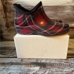Comfortview Black and Red Plaid Winter Boots
